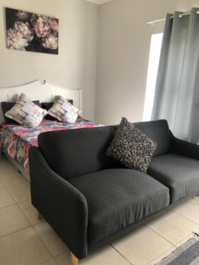 Stunning 2 bedroom unit close to Harbour